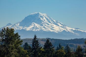 Scenic mount rainier views*